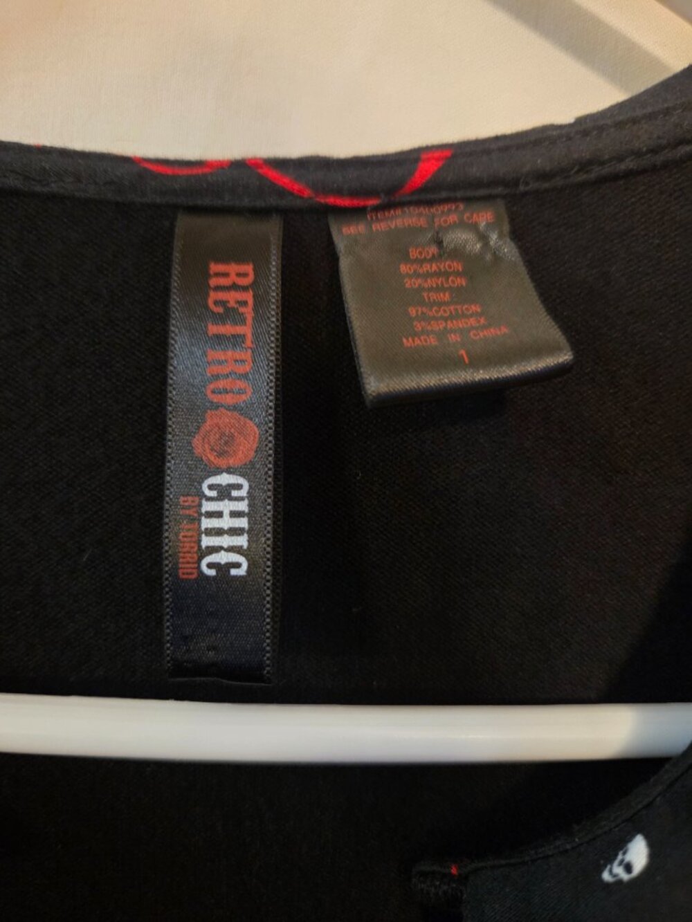 Retro Chic by Torrid Sunglasses and Skulls Collar Black/Red Button Cardigan L - Picture 4 of 4